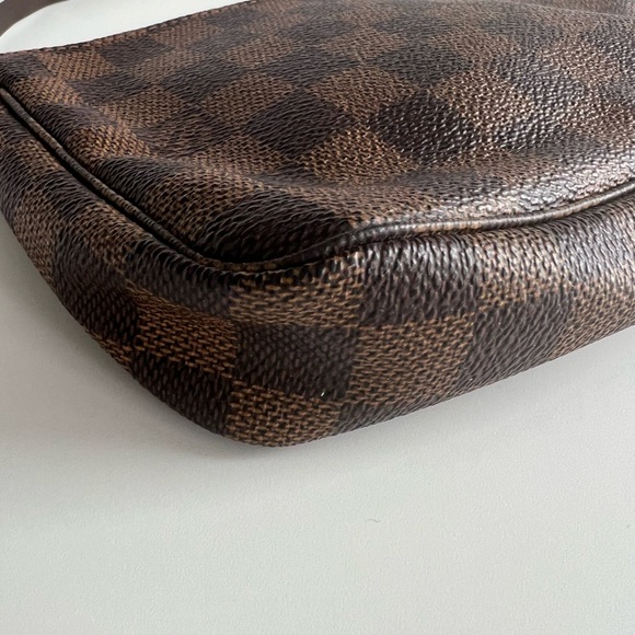 Authentic Louis Vuitton Damier Ebene Pochette Accessoires - Picture 12 of 15